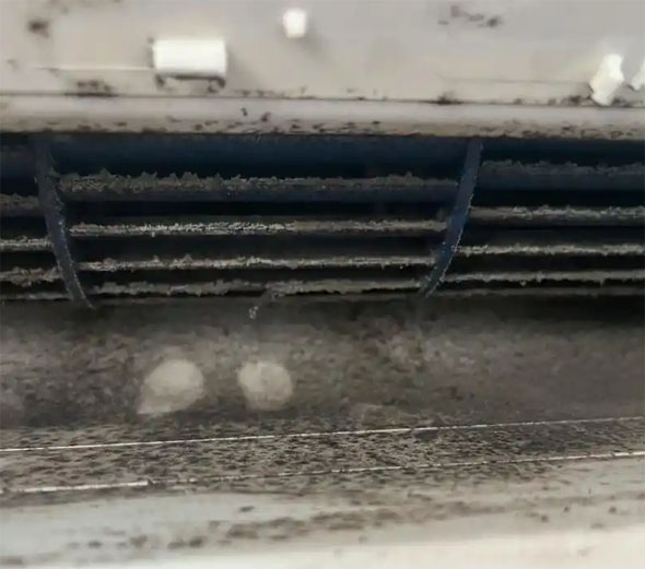 工农空调吹的风有股烧焦味是怎么回事